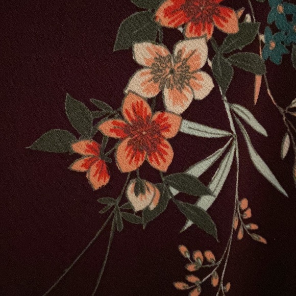 Banana Republic XL maroon floral tee - Picture 3 of 5
